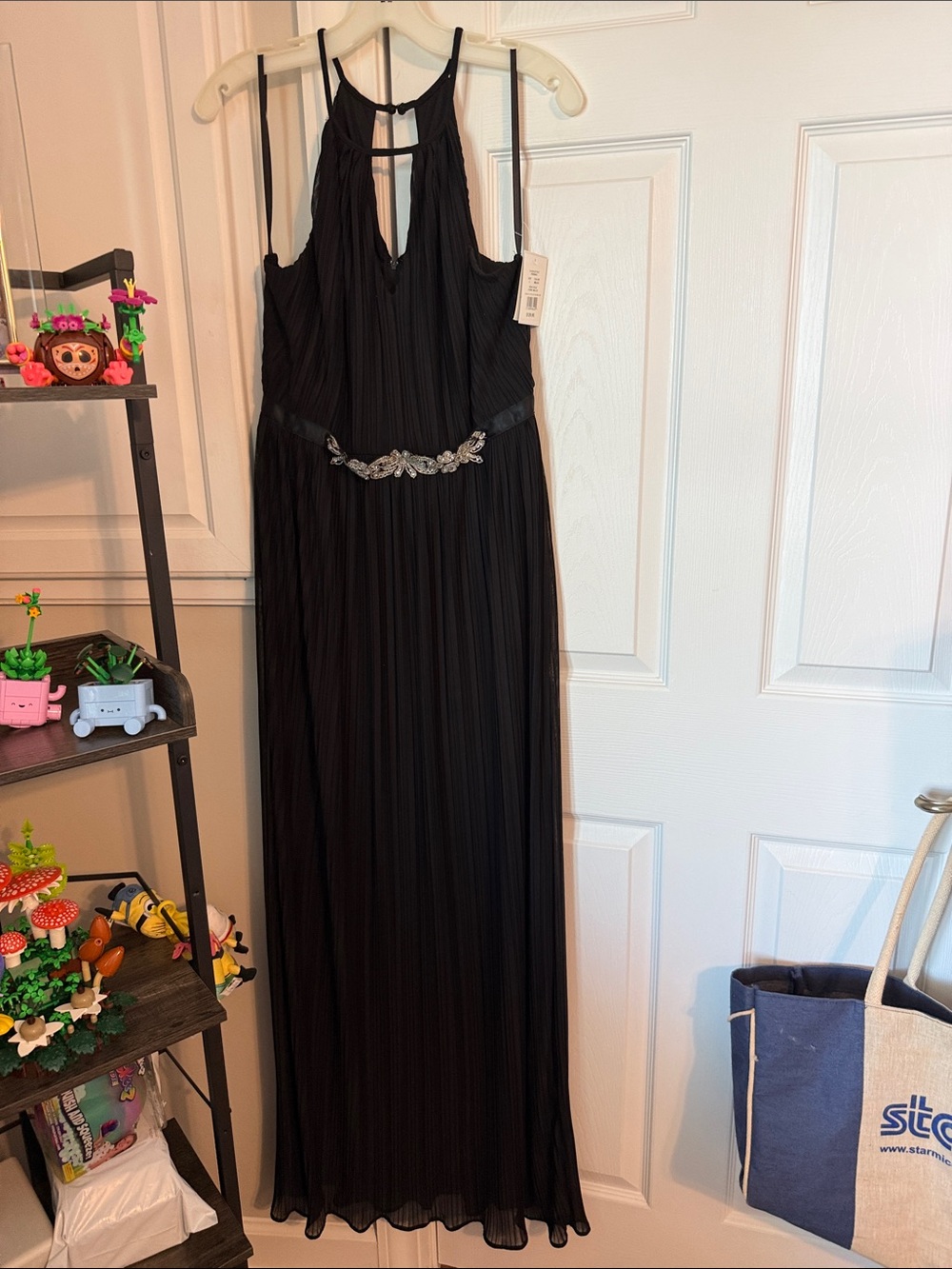 Elegant Black Pleated Evening Gown with Beaded Waist Sz 8